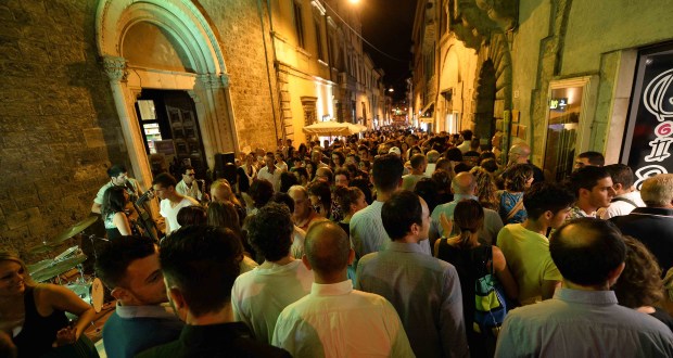 LA NOTTE BIANCA FA IL BIS SABATO IN CENTRO NEGOZI APERTI E MUSICA