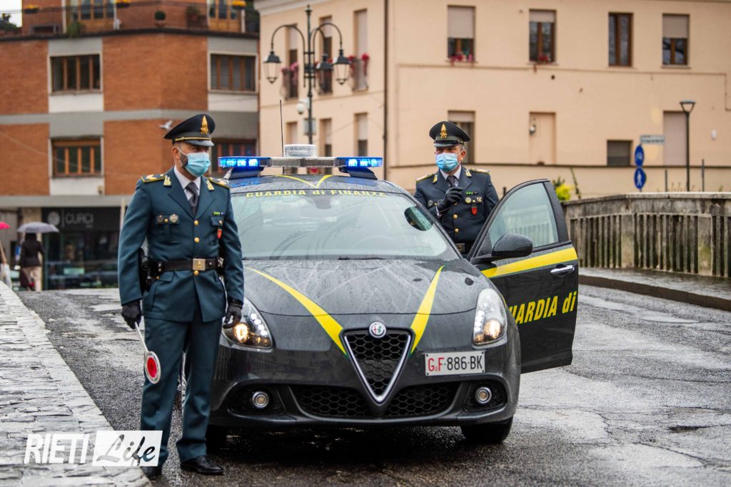 Lotta Alla Contraffazione La Guardia Di Finanza Sequestra 1 5 Milioni