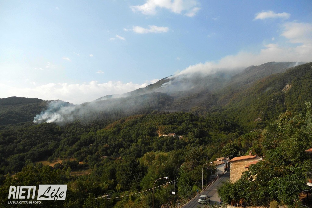 INCENDIO DI PETRELLA SALTO SOTTO CONTROLLO - Rieti Life