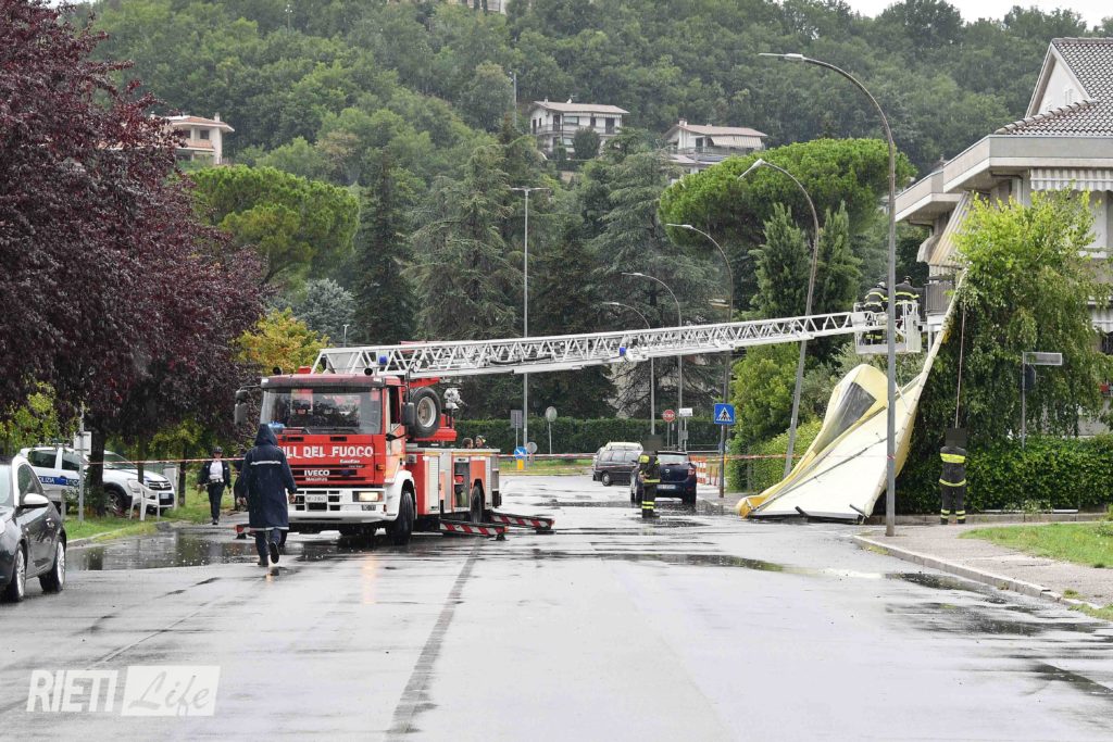 Tromba D Aria A Campoloniano Gazebo Si Schianta Su Un Abitazione