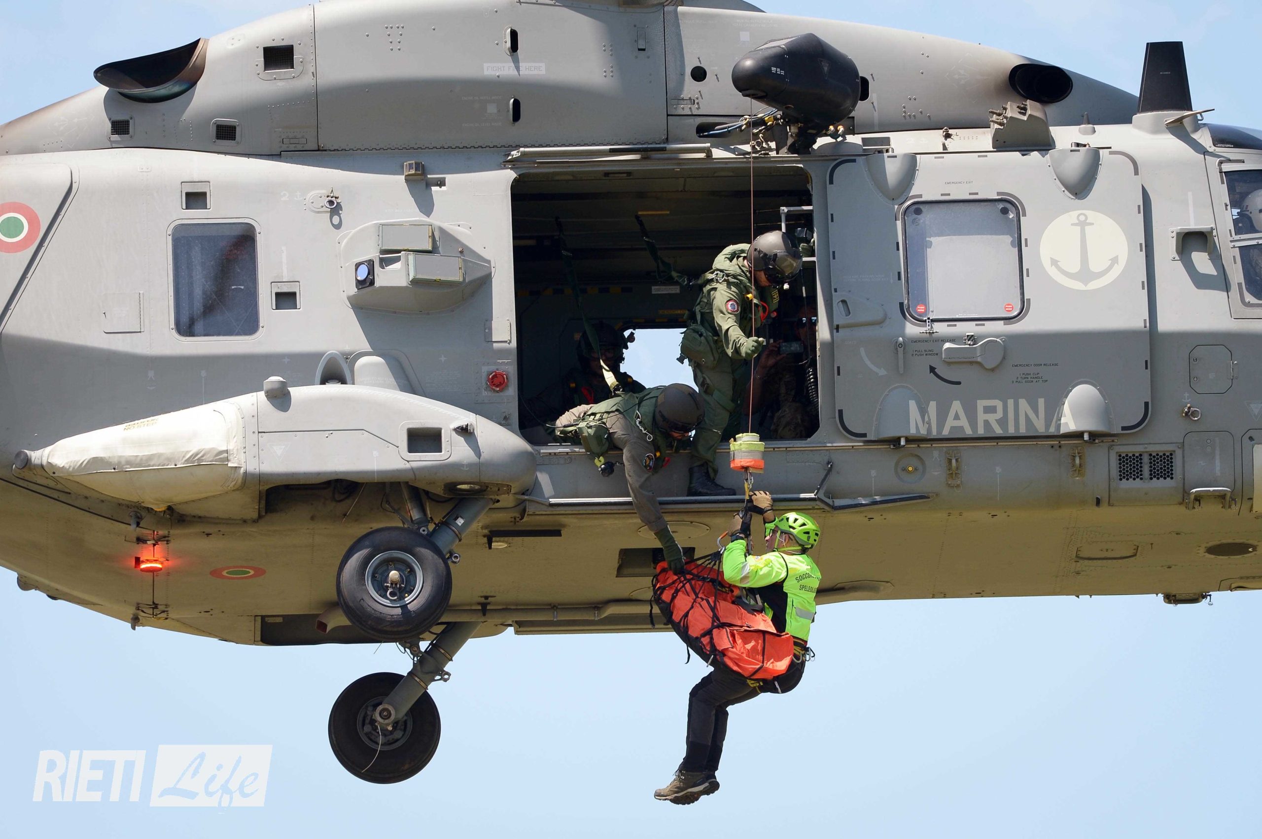 Cos salviamo vite in scenari complicati Aeronautica e Soccorso