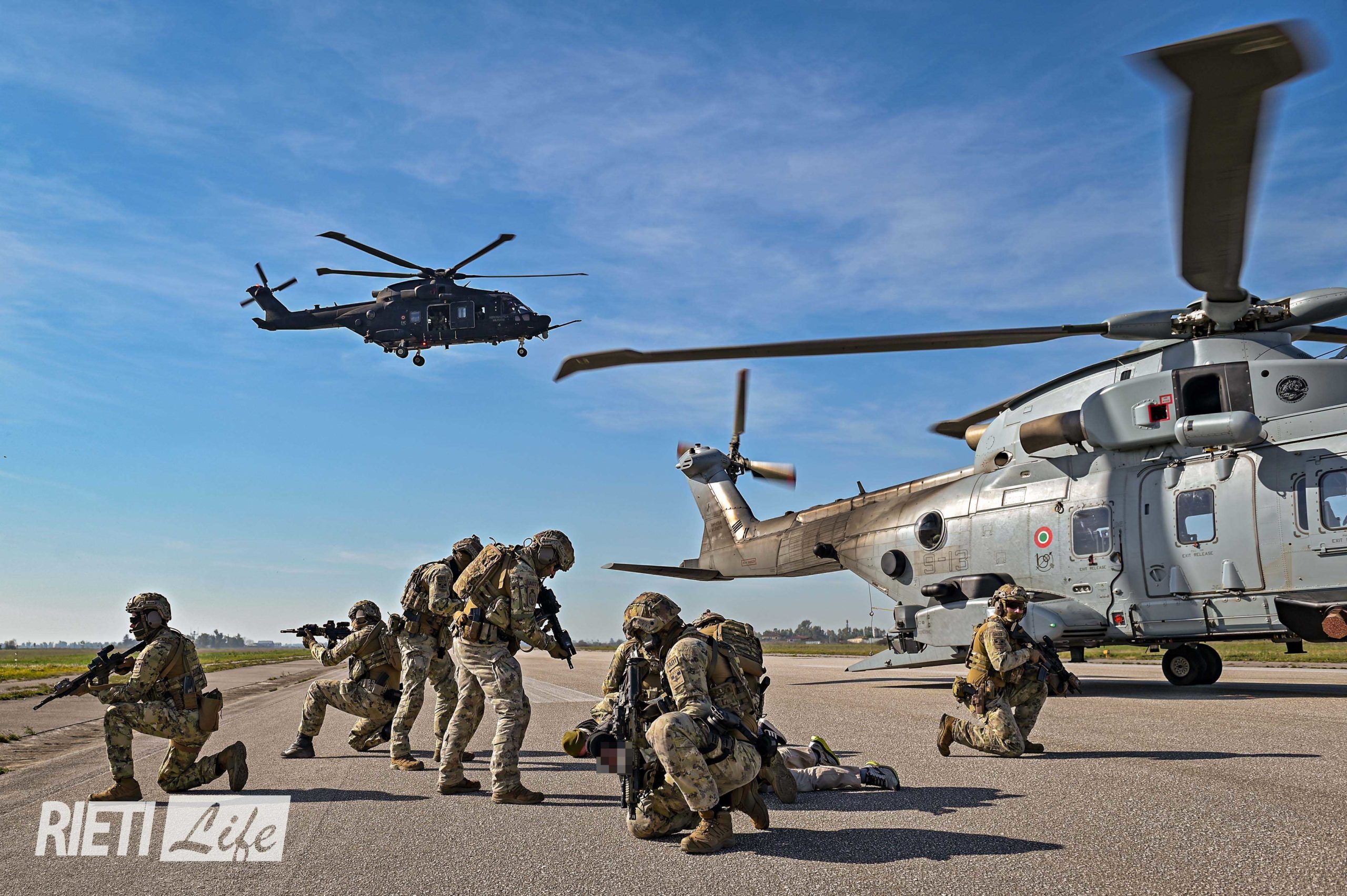 In volo con l Aeronautica tra mezzi e forze speciali Le foto e